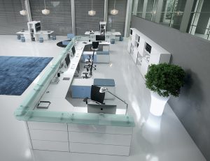 ABAKO-Bancone-reception-attrezzata-con-piano-di-lavoro-ufficio-Riganelli-Arredamenti