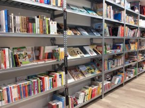 Scaffalatura leggera per-negozio-libreria-Riganelli-Arredamenti