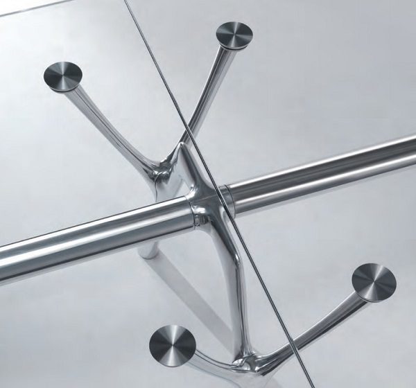 Dettaglio tavolo riunione piano in vetro e struttura in alluminio - riganelli