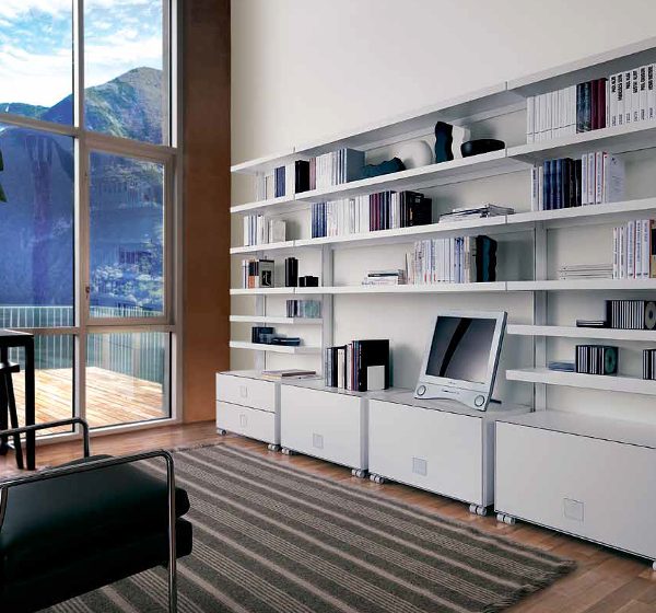 Libreria a muro con mobiletti cassettiere