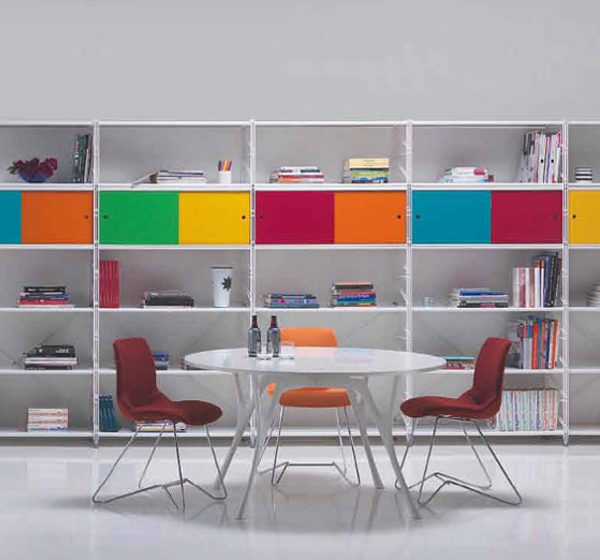 Libreria metallica Socrate con ante scorrevoli colorate