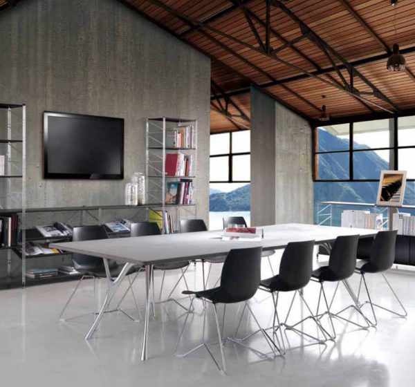 Scaffale metallico con spazio per tv a muro per soggiorno o sala riunione conferenze