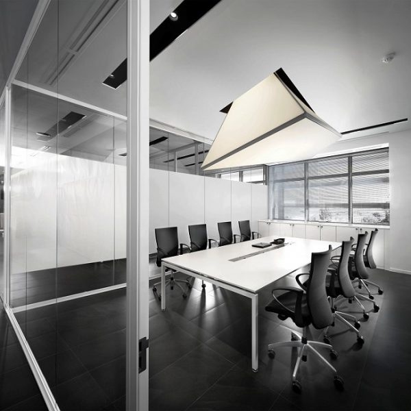Unica-parete-divisoria-in-vetro-per-uffici-Riganelli-Arredamenti-1