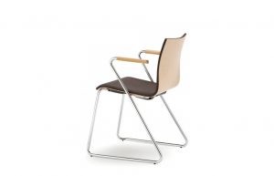 Wood sedia particolare con struttura in acciaio base slitta e sedile in legno rivestito con tessuto - riganelli