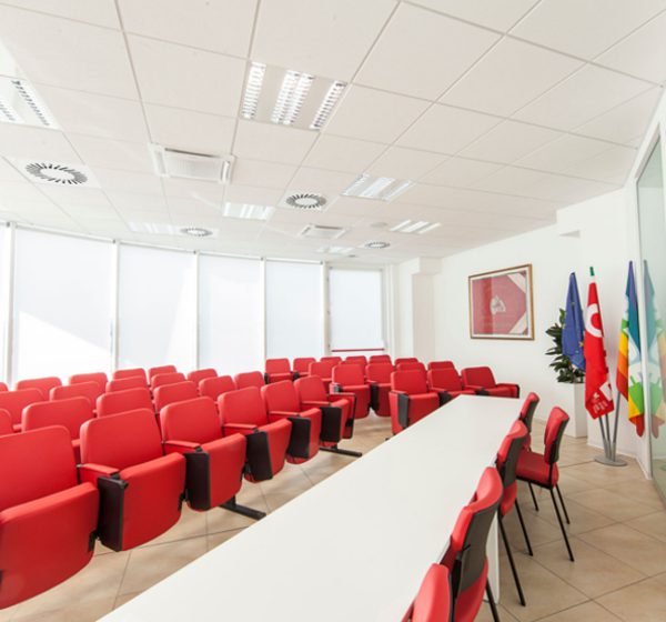 Sala riunioni e conferenze della nuova sede CGIL di Macerata