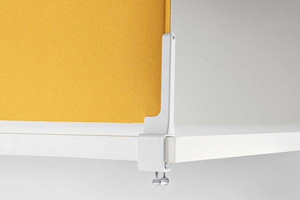 Dettaglio pannello fonoassorbente corner colorato ufficio operativo - Riganelli Arredamenti