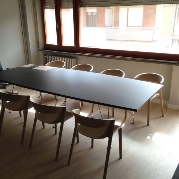 Tavolo-riunione-ufficio-direzionale-Riganelli-Arredamenti