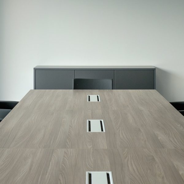 tavolo riunione con top access passacavi - riganelli