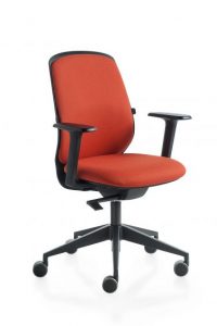 Key smart poltrona operativa con schienale e sedile imbottiti e rivestiti colore arancio -riganelli