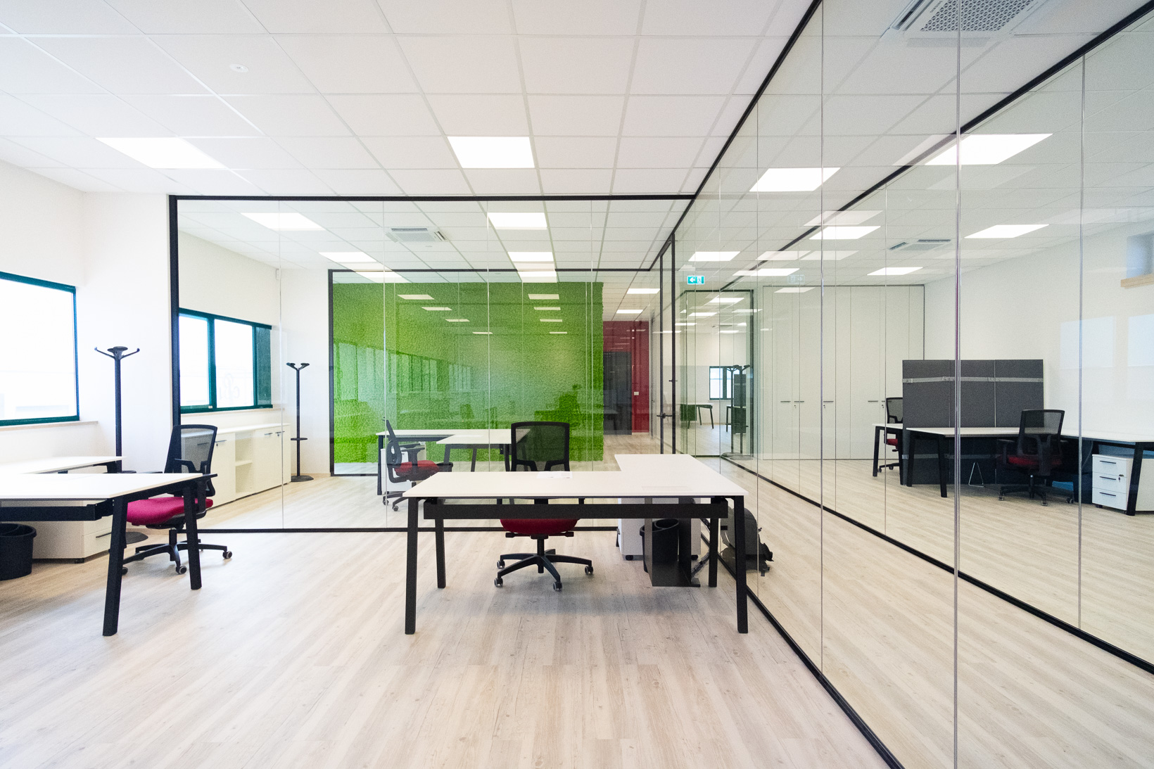 riconfigurazione spazi uffici progettazione e realizzazione completa di uffici -riganelli