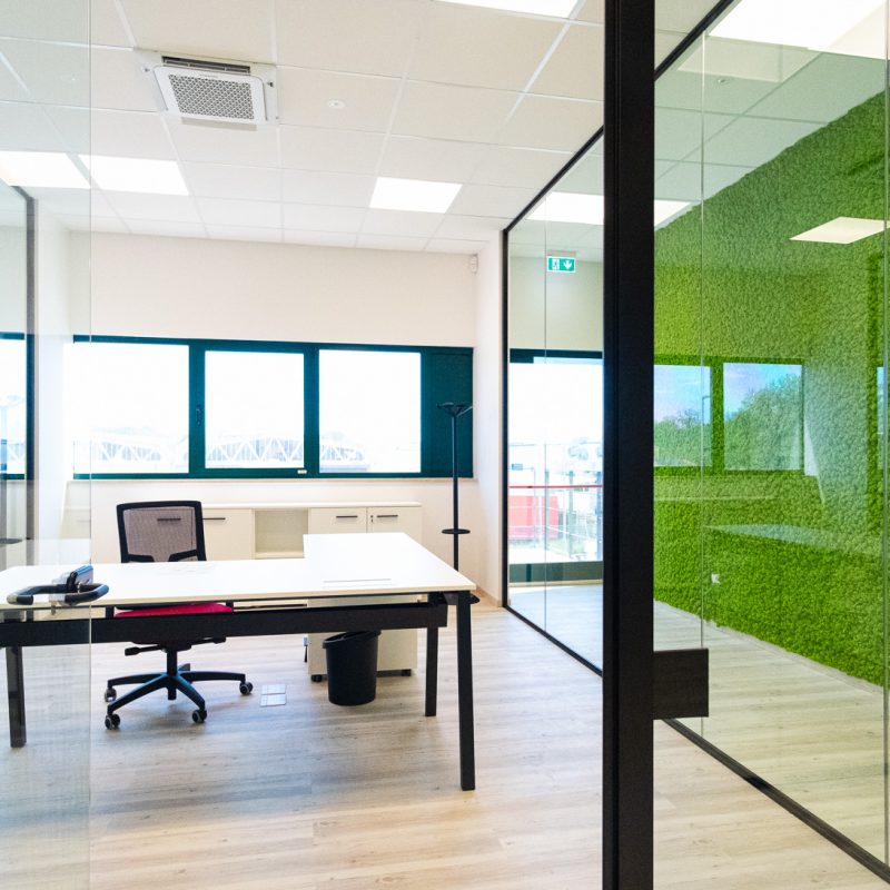 realizzazione uffici con verde verticale stabilizzato -riganelli